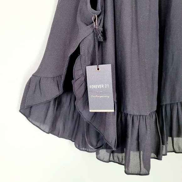 Forever 21 contemporary flowy top very open sides - Picture 8 of 8